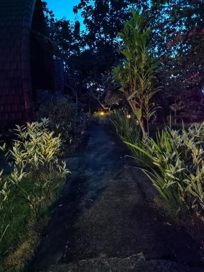 ブーゲンビリア バンガロー Batumadeg エクステリア 写真